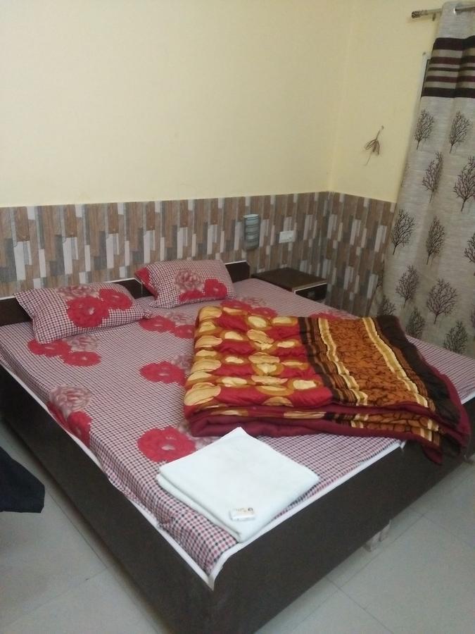 קג'ורהו Hotel Poonam Mahal מראה חיצוני תמונה